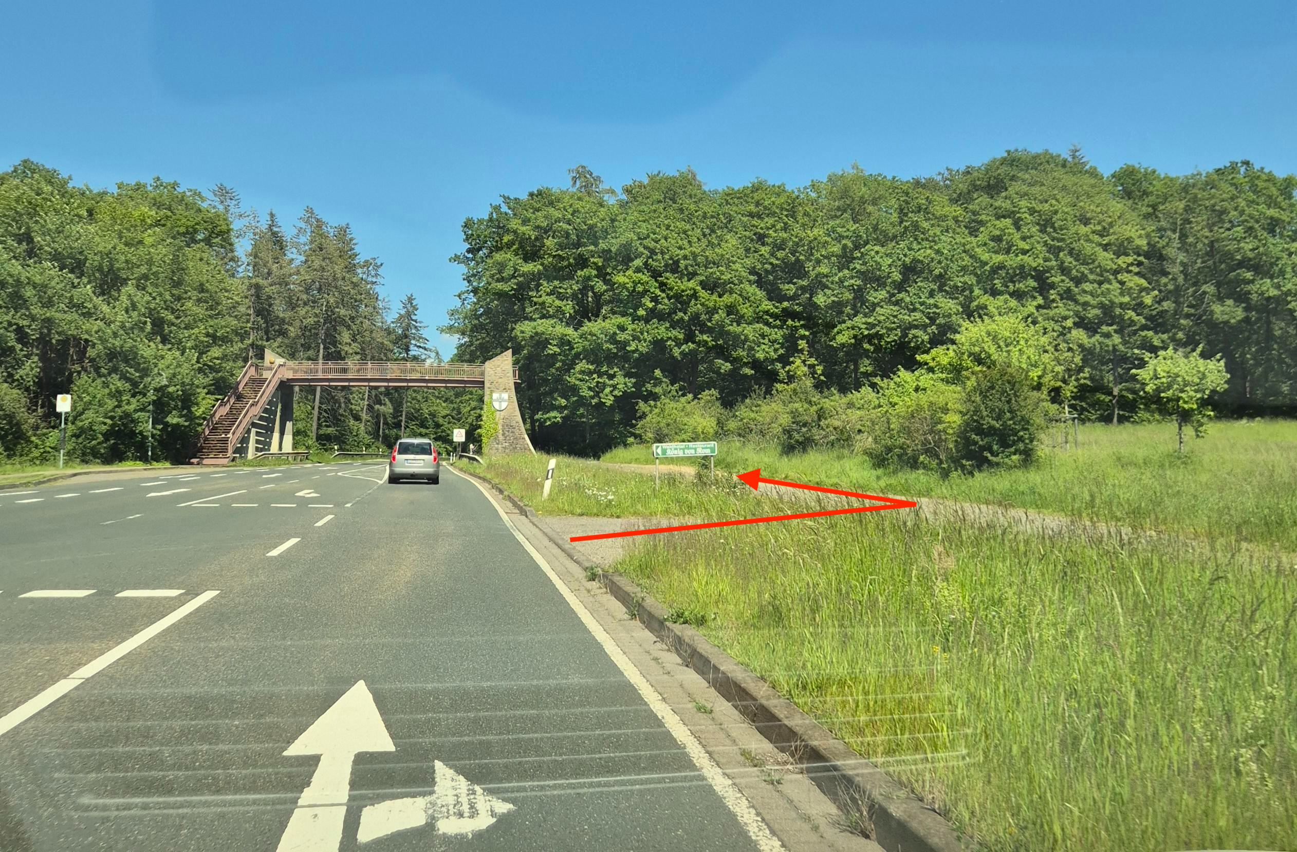 Zufahrt an der B327